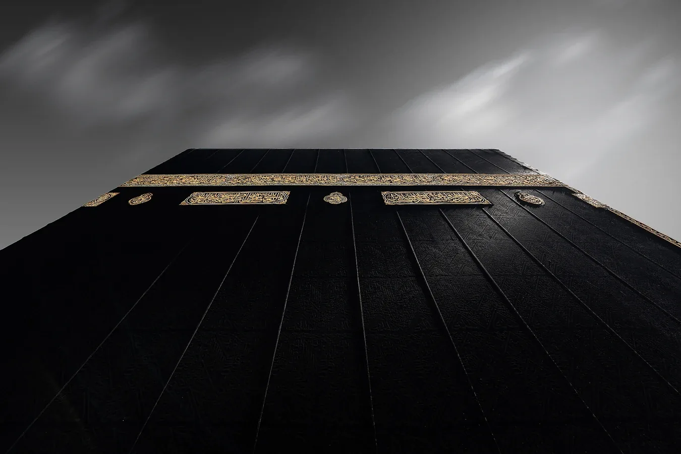 الكعبة المشرفة، بالنظر نحو السماء، مكة المكرمة.
